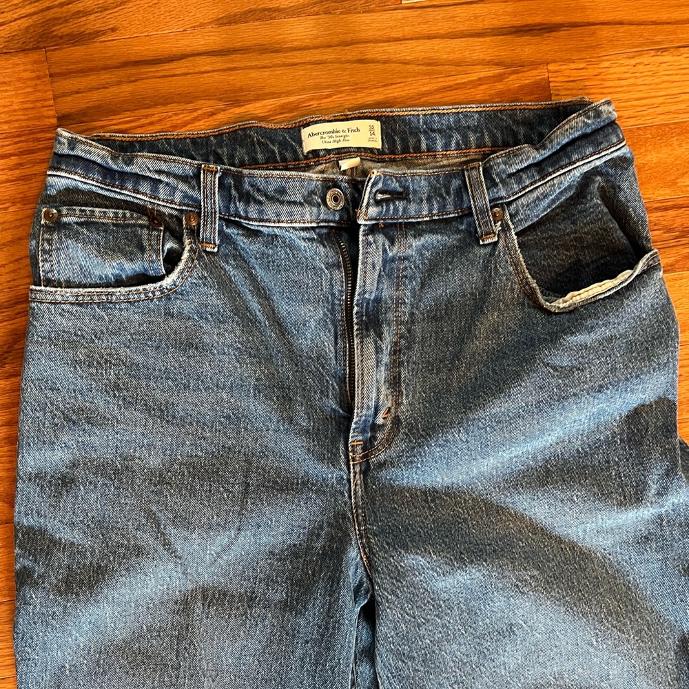 Abercrombie and Fitch 90s Straight Ultra High Relaxed Mom Jeans